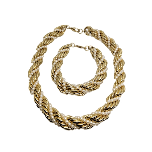 Jewelry - ✓🔴15/$25.~Necklace/Bracelet Gold & Faux